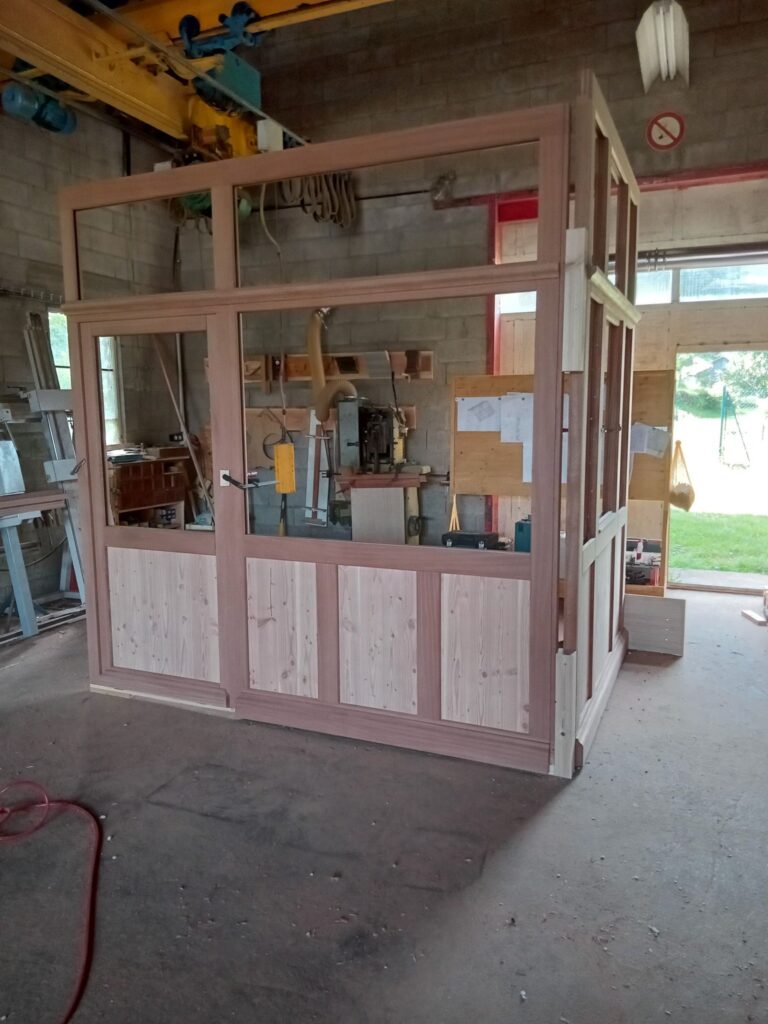 PY Thomas - structure en bois dans atelier