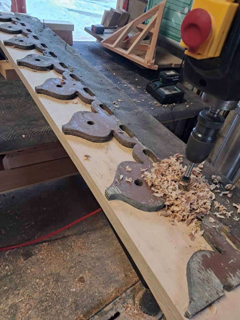 PY Thomas - lambrequin dans atelier