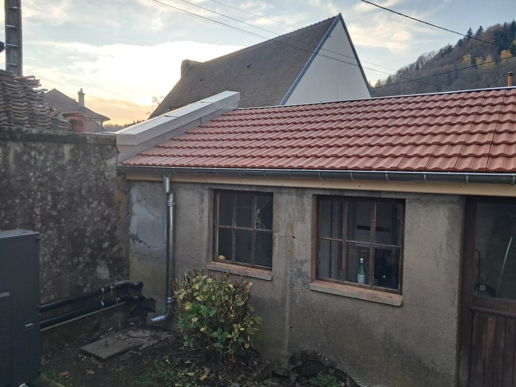 PY Thomas - toiture et gouttière refaite à neuf