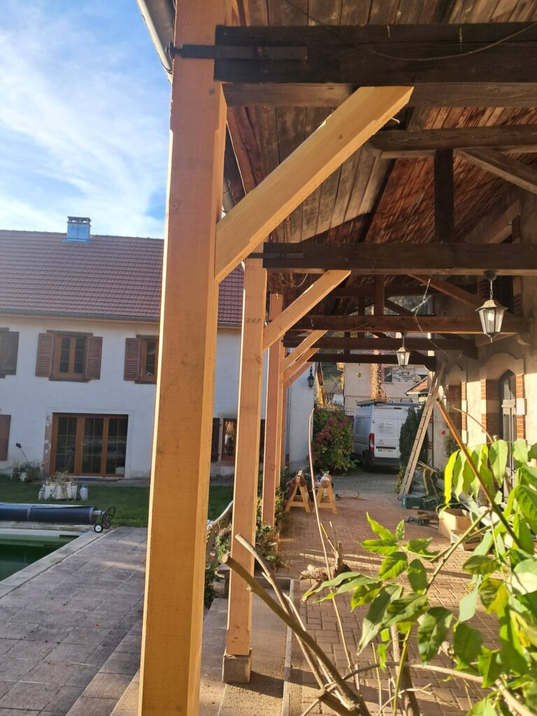 PY Thomas - remplacement poteaux en douglas