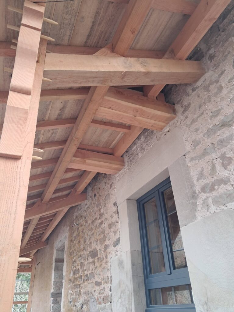 PY Thomas - remplacement poteaux en douglas