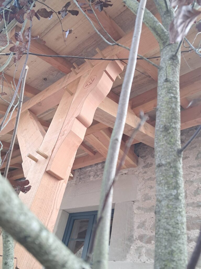 PY Thomas - remplacement poteaux en douglas